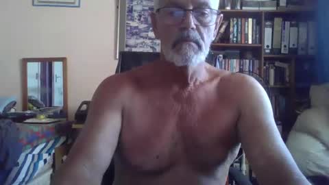 Snapshot of bobbgud chatting on 05-17-26, 06:00 Bobbgud online show from 05-17-26, 06:00