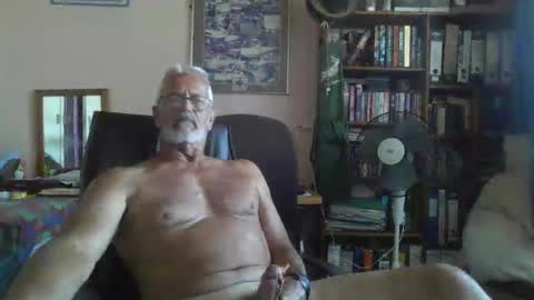 Snapshot of bobbgud chatting on 05-20-26, 01:17 Bobbgud online show from 05-20-26, 01:17