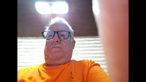 Snapshot of bobstcha chatting on 10-26-25, 03:40 bobstcha online show from 10-26-25, 03:40