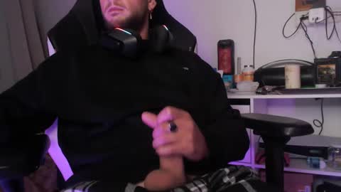 Snapshot of bodyking69 chatting on 01-18-25, 06:32 bodyking69 online show from 01-18-25, 06:32