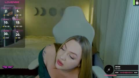 Snapshot of bodylina chatting on 09-24-25, 06:33  Lina  online show from 09-24-25, 06:33