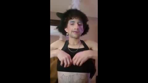 Snapshot of bodyyattiyatti chatting on 12-22-25, 06:27 Sailorartemis online show from 12-22-25, 06:27