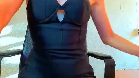 Mia online show from 06-26-26, 12:15
