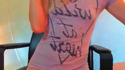 Mia online show from 07-08-26, 12:26