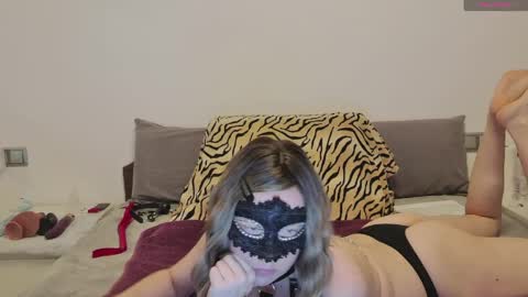 Snapshot of bonbonsitos_69 chatting on 04-30-26, 09:26 Lucy online show from 04-30-26, 09:26