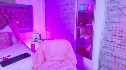 Snapshot of bonn_glow chatting on 02-27-26, 04:12 i AM Bonnie online show from 02-27-26, 04:12