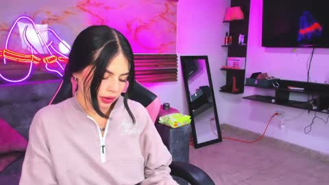 Snapshot of bonnie_bu chatting on 05-31-26, 01:47 becky online show from 05-31-26, 01:47