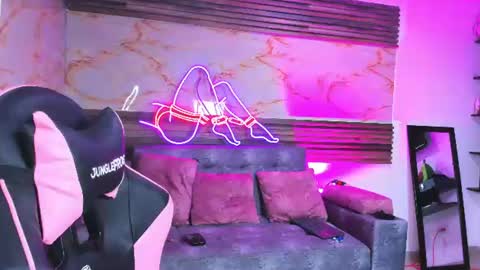 Snapshot of bonnie_bu chatting on 07-16-26, 12:49 becky online show from 07-16-26, 12:49