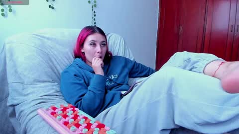 Snapshot of bonnie_moon_ chatting on 01-31-25, 08:33 Bonnie Help me reach 500 likes online show from 01-31-25, 08:33