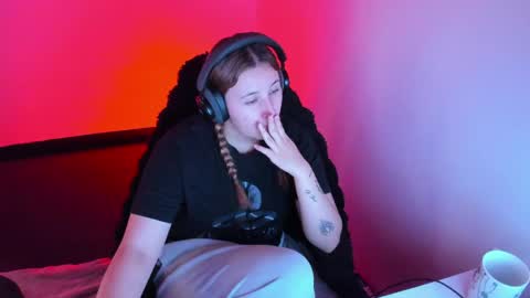 Bonnie Help me reach 500 likes online show from 04-14-26, 06:03