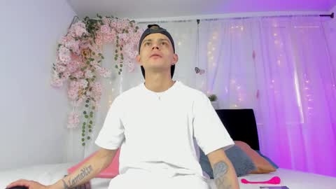 bonny_and_carrot online show from 12-22-25, 07:11