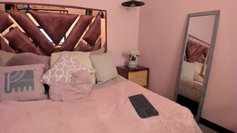 Snapshot of bonny_jones2 chatting on 09-17-25, 12:51 Bonny Jones online show from 09-17-25, 12:51