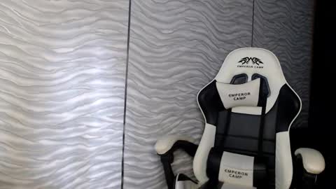 bonny_klyde95 online show from 10-04-25, 11:08