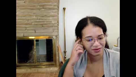 Queen Bon Vivantt online show from 10-21-25, 01:23