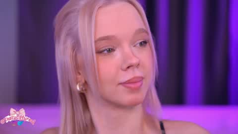 Snapshot of boobybliss chatting on 05-10-26, 07:35 Alina online show from 05-10-26, 07:35