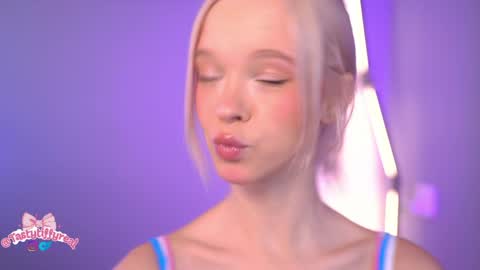 Snapshot of boobybliss chatting on 05-11-26, 08:20 Alina online show from 05-11-26, 08:20
