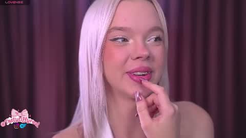 Snapshot of boobybliss chatting on 06-15-26, 08:05 Alina online show from 06-15-26, 08:05