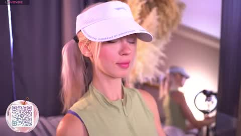 Snapshot of boobybliss chatting on 07-25-26, 08:23 Alina online show from 07-25-26, 08:23