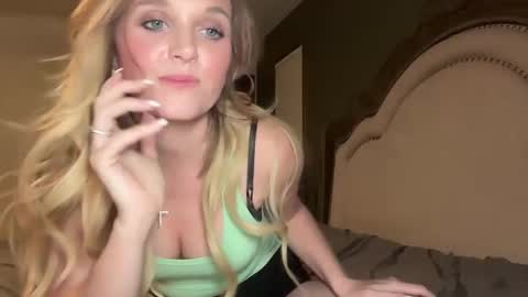 Snapshot of booksnlooksgirl chatting on 12-17-24, 03:06 booksnlooksgirl online show from 12-17-24, 03:06