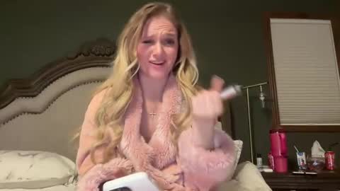 Snapshot of booksnlooksgirl chatting on 12-17-24, 06:13 booksnlooksgirl online show from 12-17-24, 06:13