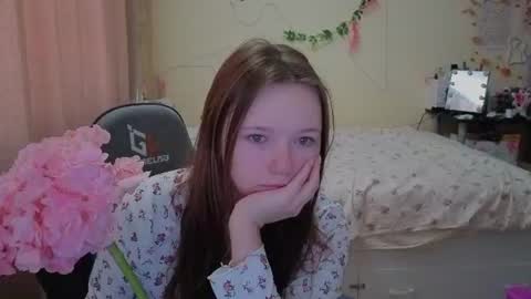 Milena online show from 06-19-26, 03:00