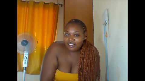 Snapshot of booty_panther chatting on 01-17-25, 05:32 sandrah online show from 01-17-25, 05:32