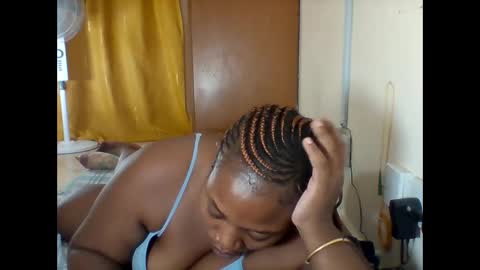 Snapshot of booty_panther chatting on 01-19-25, 07:47 sandrah online show from 01-19-25, 07:47