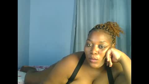 Snapshot of booty_panther chatting on 10-06-25, 05:38 sandrah online show from 10-06-25, 05:38