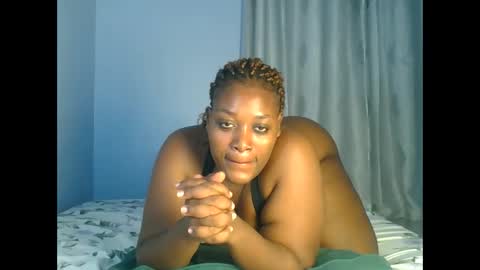 Snapshot of booty_panther chatting on 10-07-25, 03:58 sandrah online show from 10-07-25, 03:58