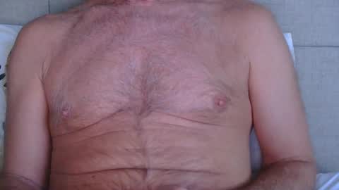 Snapshot of born2run chatting on 02-12-25, 08:16 born2run online show from 02-12-25, 08:16