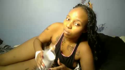 Snapshot of botty_queen chatting on 05-19-26, 06:36 botty_queen online show from 05-19-26, 06:36