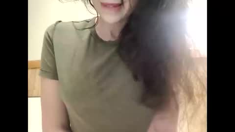 Bouncy Queen Majesty online show from 10-28-25, 05:26