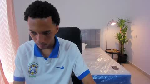 Snapshot of boy_master77 chatting on 02-17-25, 06:15 boy_master77 online show from 02-17-25, 06:15
