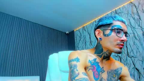 boy_tatto77 online show from 02-18-26, 06:04