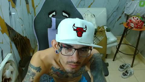 boy_tatto77 online show from 04-01-26, 01:41