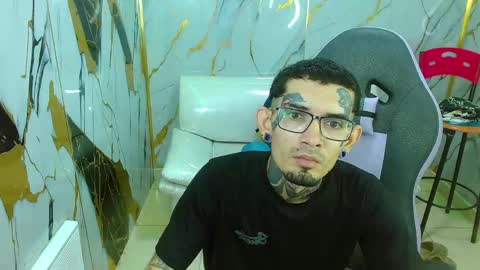 boy_tatto77 online show from 05-19-26, 01:22
