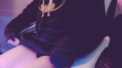 Snapshot of boycurious95 chatting on 01-11-25, 07:05 Atari online show from 01-11-25, 07:05