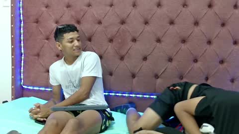 ALEX - TAYLER  -MIKE online show from 02-06-25, 01:54