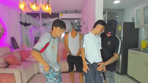 Snapshot of boysdeluxemilitary chatting on 10-10-25, 06:01 JHON ARES AND NEID online show from 10-10-25, 06:01