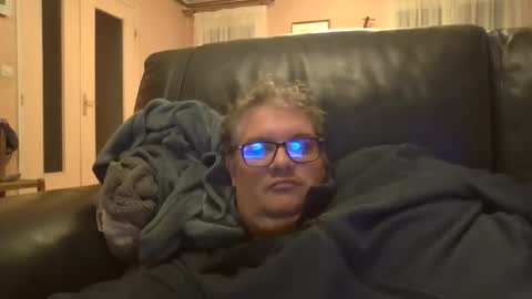 bozo81 online show from 11-15-25, 06:00