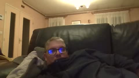 bozo81 online show from 11-19-25, 07:03