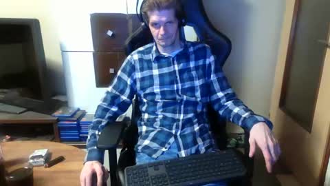 Snapshot of bponie1 chatting on 12-22-24, 01:34 bponie1 online show from 12-22-24, 01:34