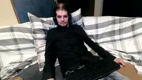 bponie1 online show from 04-18-26, 02:37