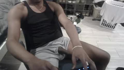 Snapshot of bquen400 chatting on 10-07-25, 06:27 bquen400 online show from 10-07-25, 06:27