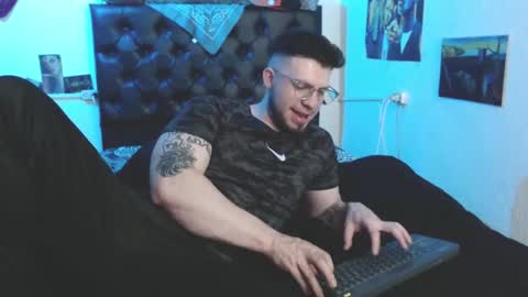 brad hot boy online show from 11-25-25, 06:19