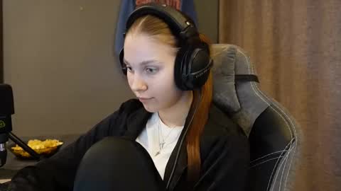 Alice online show from 11-23-25, 02:28