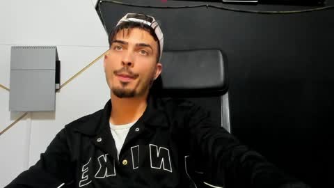 Snapshot of brandontatex chatting on 05-20-26, 04:18 BrandonTateX online show from 05-20-26, 04:18