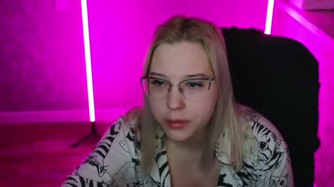 Belle  online show from 12-27-24, 01:43