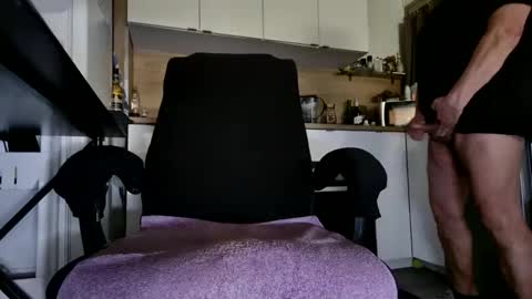 Snapshot of branislav34 chatting on 12-29-24, 10:01 Jude online show from 12-29-24, 10:01