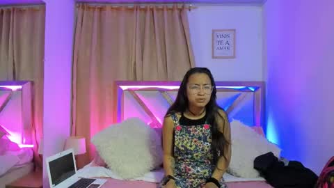 Snapshot of bravepetunia chatting on 10-17-25, 12:19 bravepetunia online show from 10-17-25, 12:19